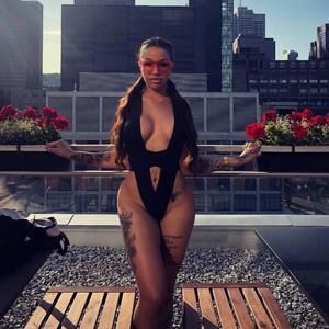 Meet your Posher, Naomie